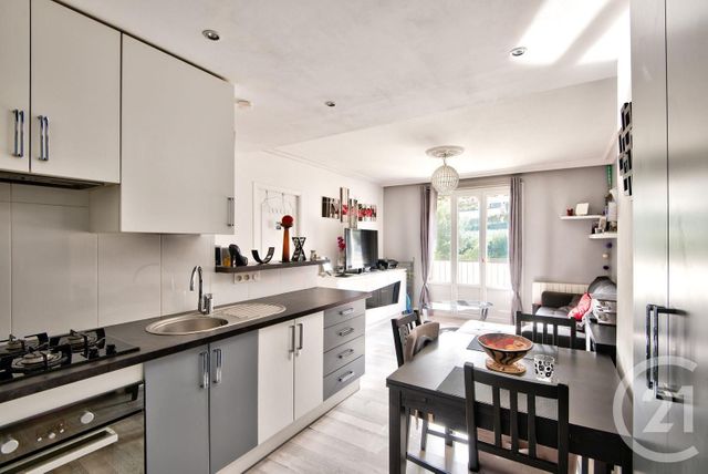 Afficher la photo en grand Appartement F3 à vendre - 3 pièces - 42.95 m2 - VILLEFRANCHE SUR MER - 06 - PROVENCE-ALPES-COTE-D-AZUR - Century 21 Lafage Transactions