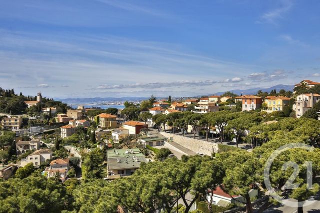 Afficher la photo en grand Appartement F3 à vendre - 3 pièces - 80.0 m2 - VILLEFRANCHE SUR MER - 06 - PROVENCE-ALPES-COTE-D-AZUR - Century 21 Lafage Transactions