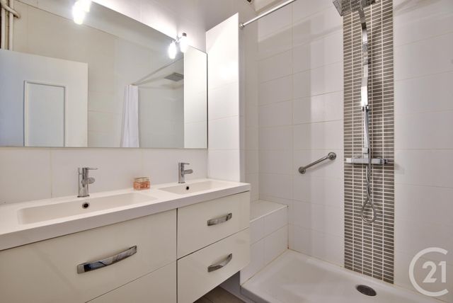 Afficher la photo en grand Appartement F3 à vendre - 3 pièces - 65.49 m2 - NICE - 06 - PROVENCE-ALPES-COTE-D-AZUR - Century 21 Lafage Transactions