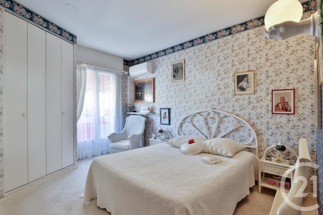 Afficher la photo en grand maison à vendre - 6 pièces - 256.22 m2 - ST LAURENT DU VAR - 06 - PROVENCE-ALPES-COTE-D-AZUR - Century 21 Lafage Transactions