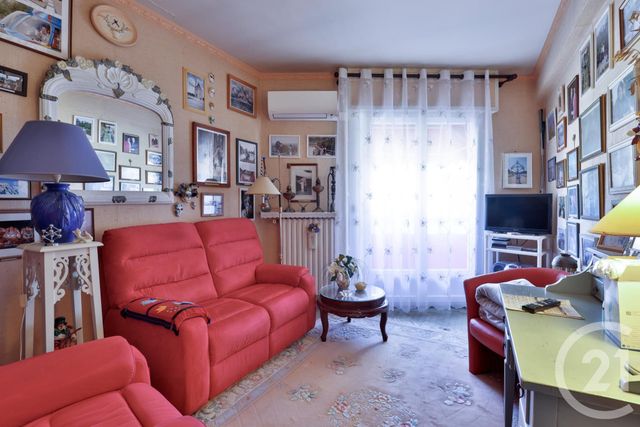 Afficher la photo en grand maison à vendre - 6 pièces - 256.22 m2 - ST LAURENT DU VAR - 06 - PROVENCE-ALPES-COTE-D-AZUR - Century 21 Lafage Transactions