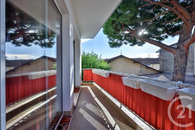Afficher la photo en grand maison à vendre - 6 pièces - 256.22 m2 - ST LAURENT DU VAR - 06 - PROVENCE-ALPES-COTE-D-AZUR - Century 21 Lafage Transactions