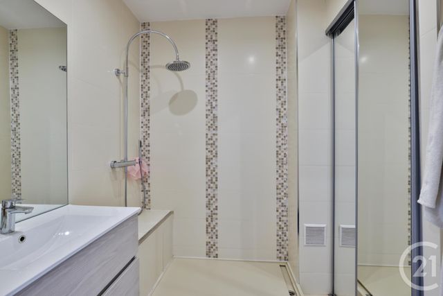 Afficher la photo en grand Appartement F3 à vendre - 3 pièces - 68.21 m2 - NICE - 06 - PROVENCE-ALPES-COTE-D-AZUR - Century 21 Lafage Transactions