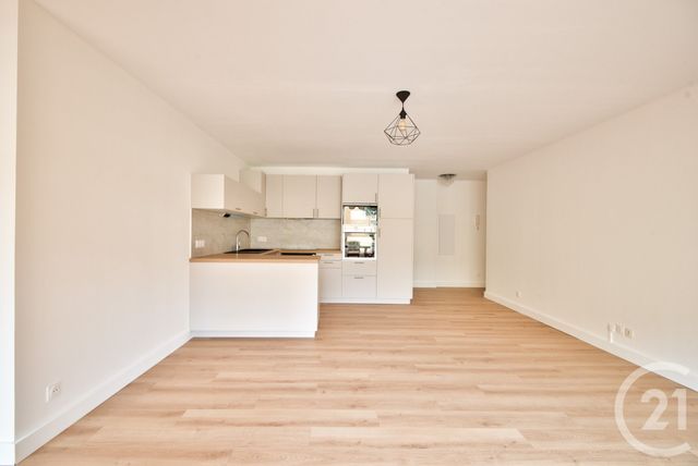 Afficher la photo en grand Appartement F3 à vendre - 3 pièces - 72.76 m2 - NICE - 06 - PROVENCE-ALPES-COTE-D-AZUR - Century 21 Lafage Transactions