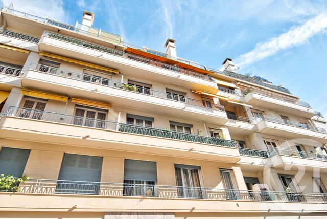 Afficher la photo en grand Appartement F3 à vendre - 3 pièces - 84.53 m2 - NICE - 06 - PROVENCE-ALPES-COTE-D-AZUR - Century 21 Lafage Transactions
