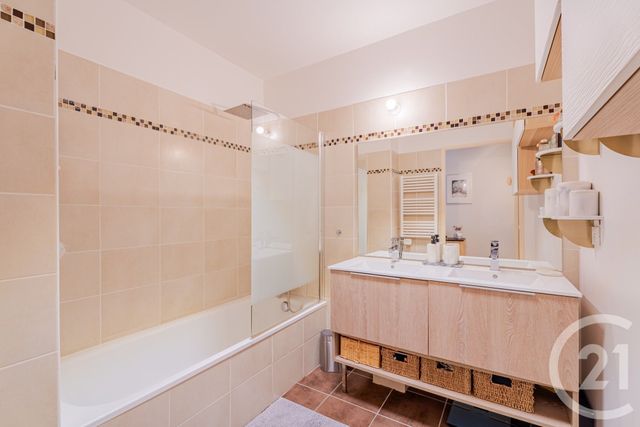 Appartement F3 à vendre - 3 pièces - 66.76 m2 - NICE - 06 - PROVENCE-ALPES-COTE-D-AZUR - Century 21 Lafage Transactions