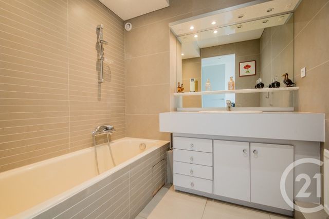 Appartement F3 à vendre - 3 pièces - 95.4 m2 - NICE - 06 - PROVENCE-ALPES-COTE-D-AZUR - Century 21 Lafage Transactions