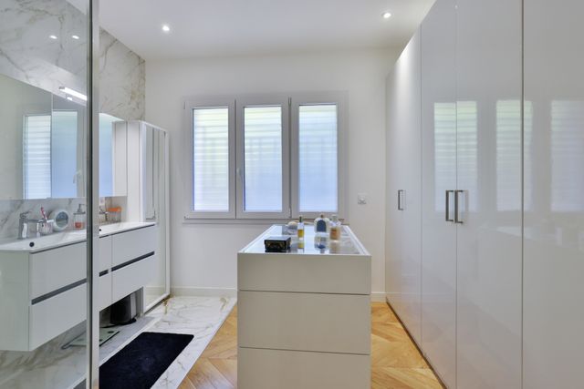Afficher la photo en grand Appartement T6 à vendre - 6 pièces - 291.92 m2 - NICE - 06 - PROVENCE-ALPES-COTE-D-AZUR - Century 21 Lafage Transactions