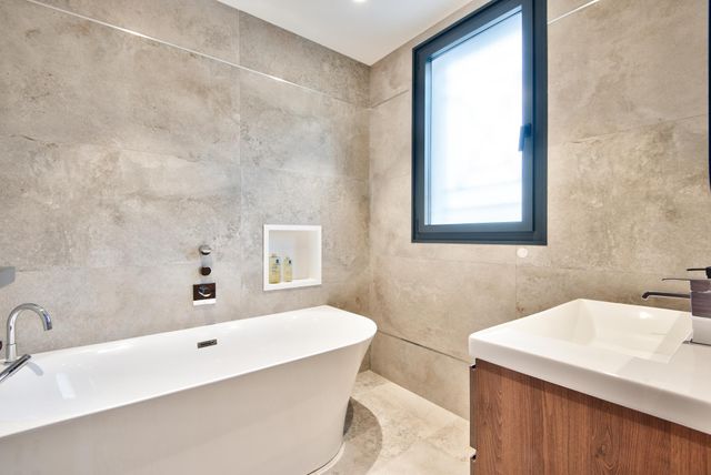 maison à vendre - 5 pièces - 183.0 m2 - TOURRETTE LEVENS - 06 - PROVENCE-ALPES-COTE-D-AZUR - Century 21 Lafage Transactions