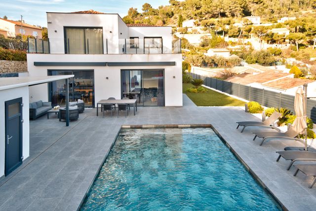 maison à vendre - 5 pièces - 183.0 m2 - TOURRETTE LEVENS - 06 - PROVENCE-ALPES-COTE-D-AZUR - Century 21 Lafage Transactions