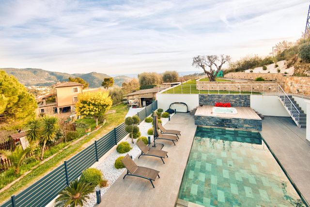 maison à vendre - 5 pièces - 183.0 m2 - TOURRETTE LEVENS - 06 - PROVENCE-ALPES-COTE-D-AZUR - Century 21 Lafage Transactions