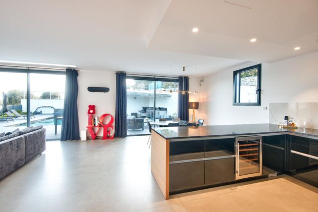 maison à vendre - 5 pièces - 183.0 m2 - TOURRETTE LEVENS - 06 - PROVENCE-ALPES-COTE-D-AZUR - Century 21 Lafage Transactions